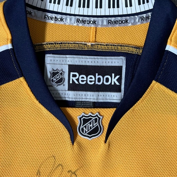 REEBOK / NASHVILLE PREDATORS / NHL GOLD RARE MIKE FISHER #12 SIGNED JERSEY - Picture 8 of 13
